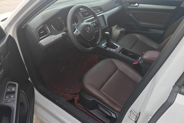 Used Volkswagen Lamando 2017 230TSI DSG Fashion Edition Driver Seat