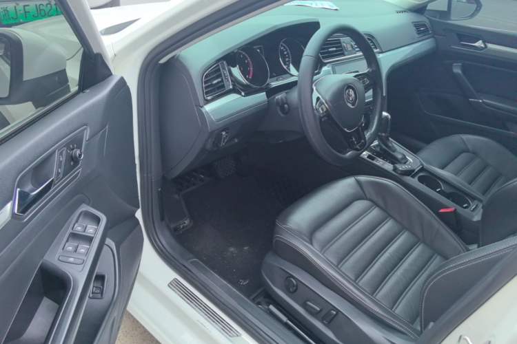Used Volkswagen Lamando 2017 280TSI DSG Luxury Edition Driver Seat