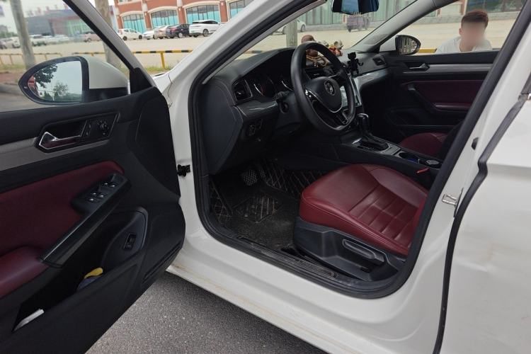 Used Volkswagen Lamando 2017 230TSI DSG Fashion Edition Driver Seat