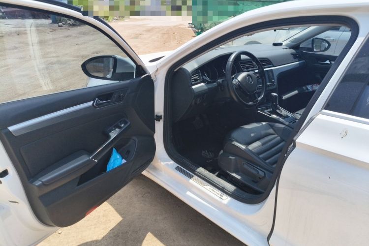 Used Volkswagen Lamando 2017 280TSI DSG Comfort Edition Driver Seat