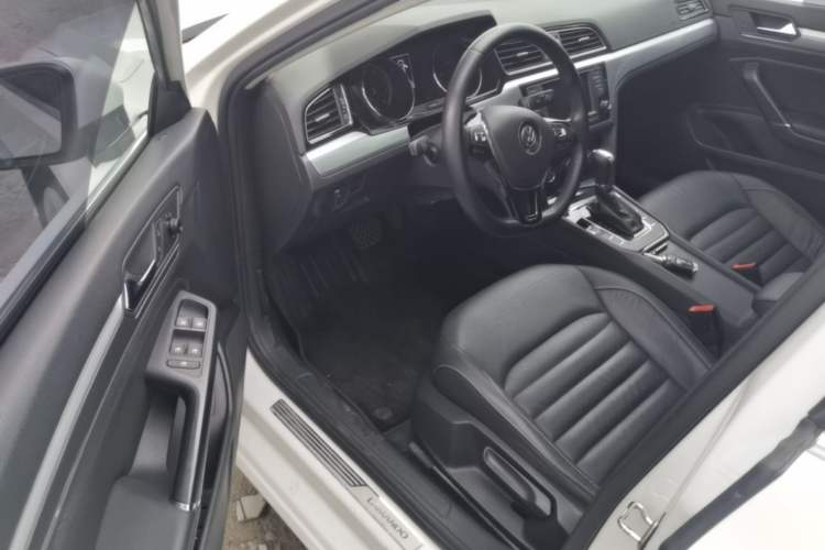 Used Volkswagen Lamando 2017 280TSI DSG Comfort Edition Driver Seat
