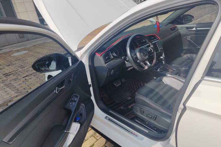 Used Volkswagen Lamando 2017 2.0T GTS Driver Seat