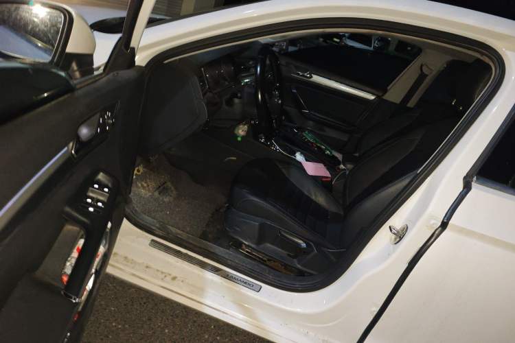 Used Volkswagen Lamando 2017 280TSI DSG Comfort Edition Driver Seat