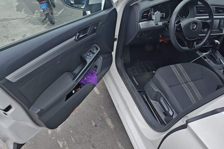 Used Volkswagen Lamando 2017 230TSI DSG Fashion Edition Driver Seat