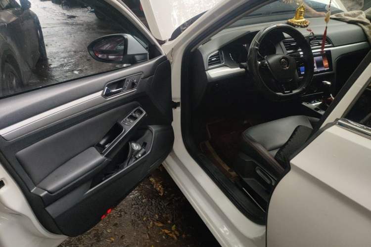 Used Volkswagen Lamando 2017 230TSI DSG Fashion Edition Driver Seat