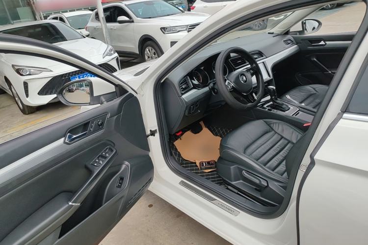 Used Volkswagen Lamando 2017 280TSI DSG Comfort Edition Driver Seat