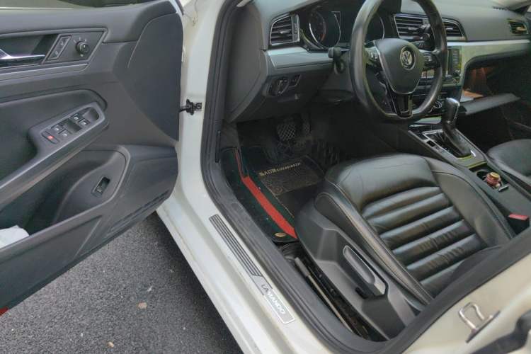Used Volkswagen Lamando 2017 280TSI DSG Comfort Edition Driver Seat