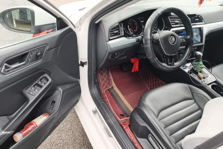 Used Volkswagen Lamando 2017 280TSI DSG Comfort Edition Driver Seat