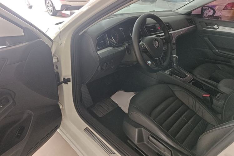 Used Volkswagen Lamando 2017 280TSI DSG Comfort Edition Driver Seat