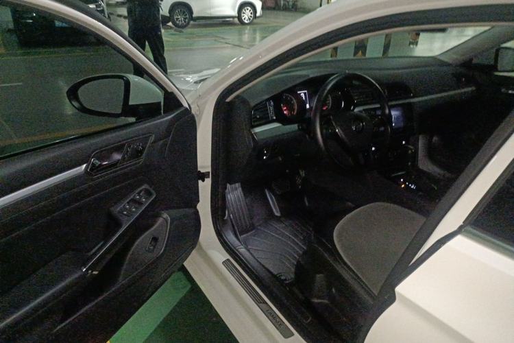 Used Volkswagen Lamando 2017 280TSI DSG Comfort Edition Driver Seat
