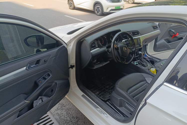 Used Volkswagen Lamando 2017 280TSI DSG Comfort Edition Driver Seat