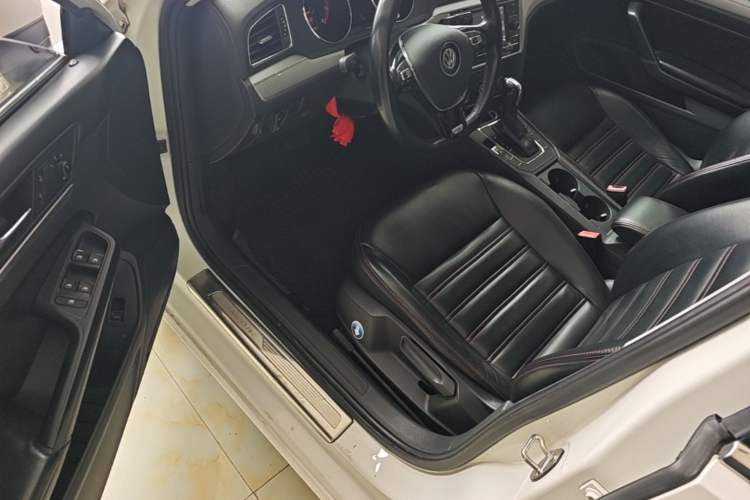 Used Volkswagen Lamando 2017 230TSI DSG Fashion Edition Driver Seat