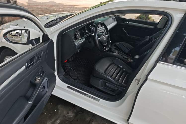 Used Volkswagen Lamando 2017 280TSI DSG Comfort Edition Driver Seat