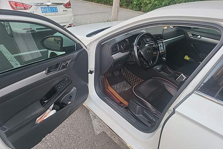 Used Volkswagen Lamando 2017 230TSI DSG Fashion Edition Driver Seat