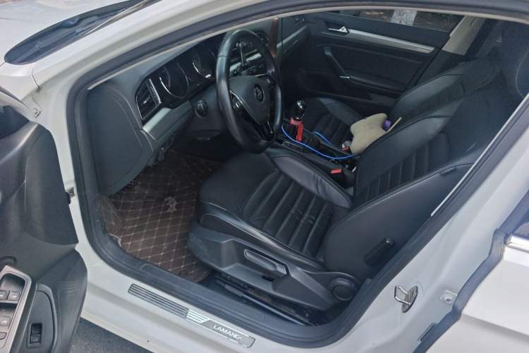 Used Volkswagen Lamando 2017 280TSI Manual Comfort Edition Driver Seat