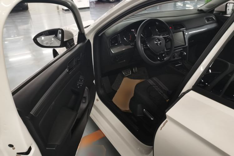 Used Volkswagen Lamando 2017 230TSI DSG Fashion Edition Driver Seat