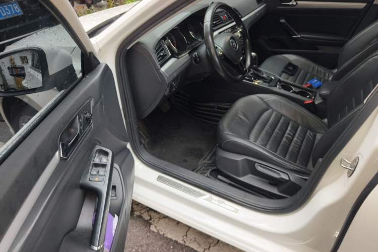 Used Volkswagen Lamando 2017 280TSI DSG Comfort Edition Driver Seat