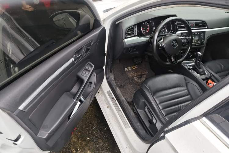 Used Volkswagen Lamando 2017 280TSI DSG Comfort Edition Driver Seat
