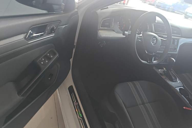 Used Volkswagen Lamando 2017 230TSI DSG Fashion Edition Driver Seat