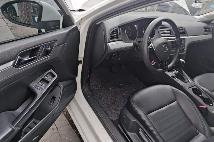 Used Volkswagen Lamando 2017 230TSI DSG Fashion Edition Driver Seat