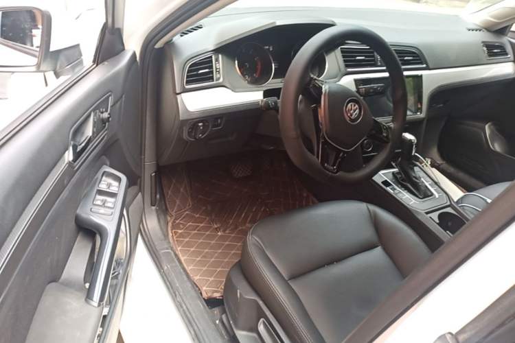 Used Volkswagen Lamando 2017 230TSI DSG Fashion Edition Driver Seat
