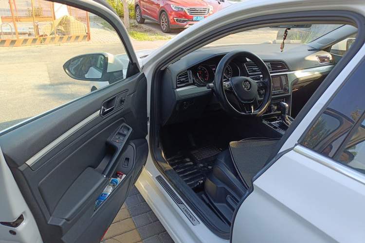 Used Volkswagen Lamando 2017 280TSI DSG Comfort Edition Driver Seat
