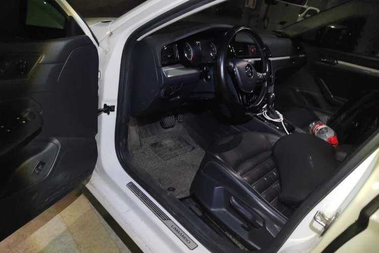 Used Volkswagen Lamando 2017 280TSI DSG Comfort Edition Driver Seat
