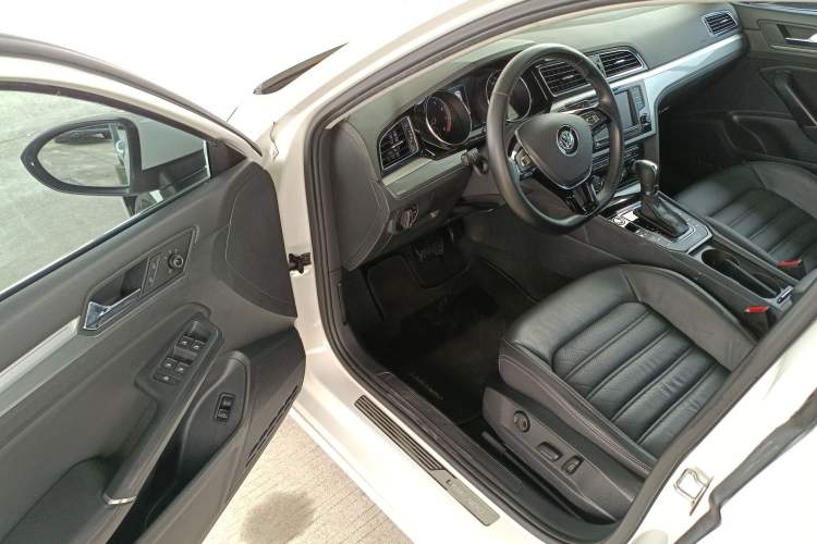 Used Volkswagen Lamando 2017 280TSI DSG Luxury Edition Driver Seat