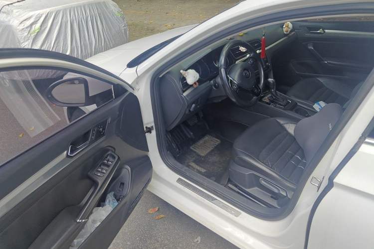 Used Volkswagen Lamando 2017 280TSI DSG Comfort Edition Driver Seat