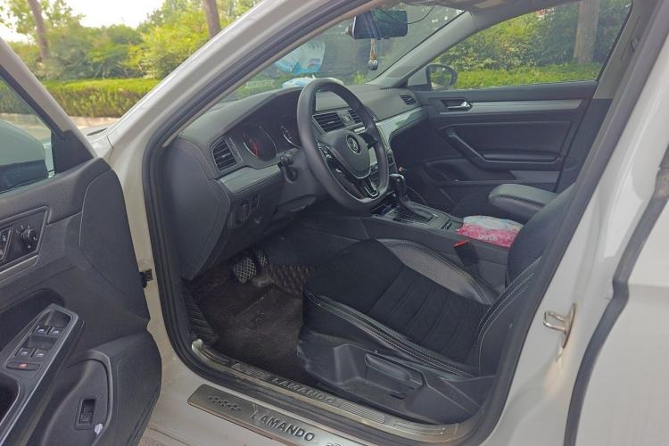 Used Volkswagen Lamando 2017 230TSI DSG Fashion Edition Driver Seat