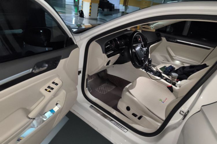 Used Volkswagen Lamando 2017 280TSI DSG Luxury Edition Driver Seat