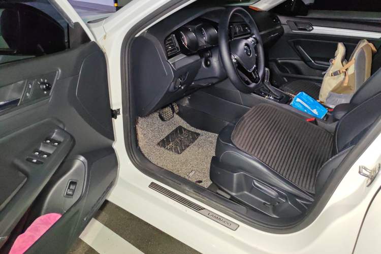 Used Volkswagen Lamando 2017 280TSI DSG Comfort Edition Driver Seat
