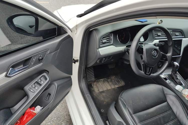Used Volkswagen Lamando 2017 230TSI DSG Fashion Edition Driver Seat