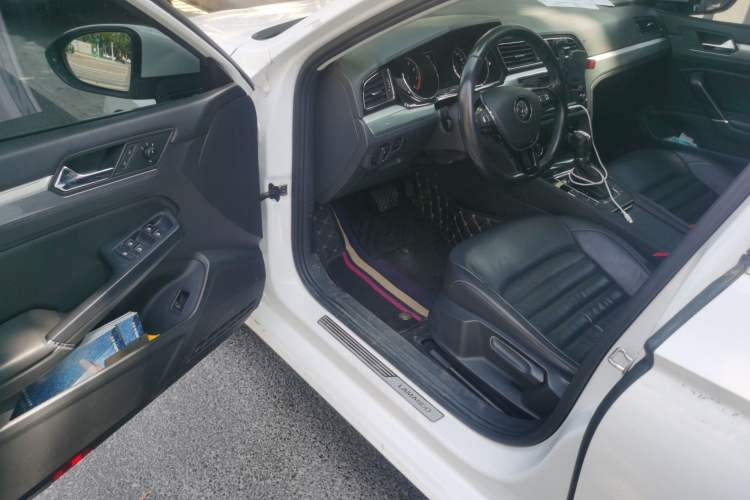 Used Volkswagen Lamando 2017 280TSI DSG Comfort Edition Driver Seat