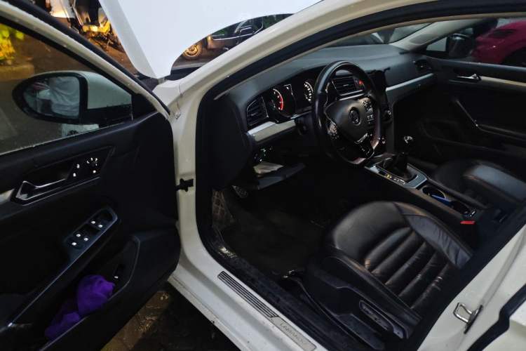 Used Volkswagen Lamando 2017 280TSI Manual Comfort Edition Driver Seat