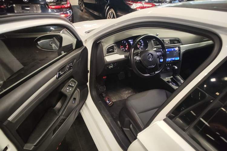 Used Volkswagen Lamando 2017 230TSI DSG Fashion Edition Driver Seat
