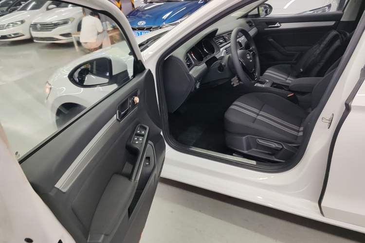 Used Volkswagen Lamando 2017 230TSI DSG Fashion Edition Driver Seat