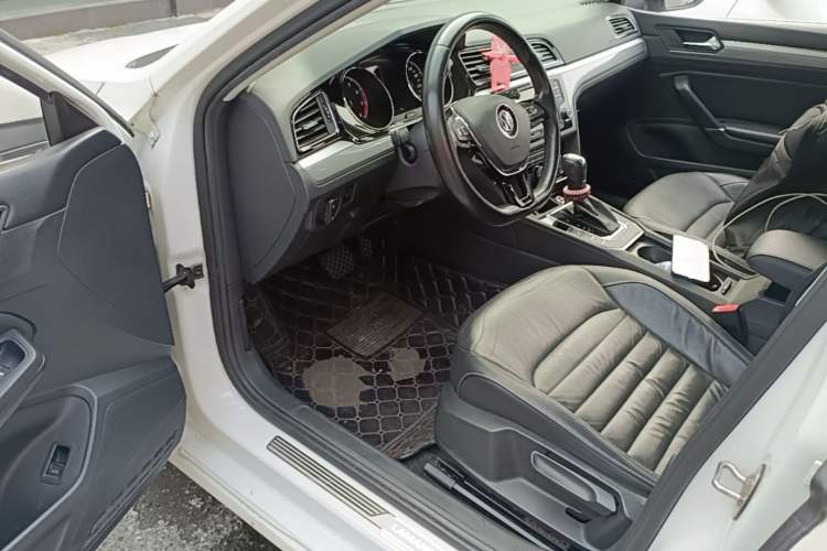 Used Volkswagen Lamando 2017 280TSI DSG Comfort Edition Driver Seat