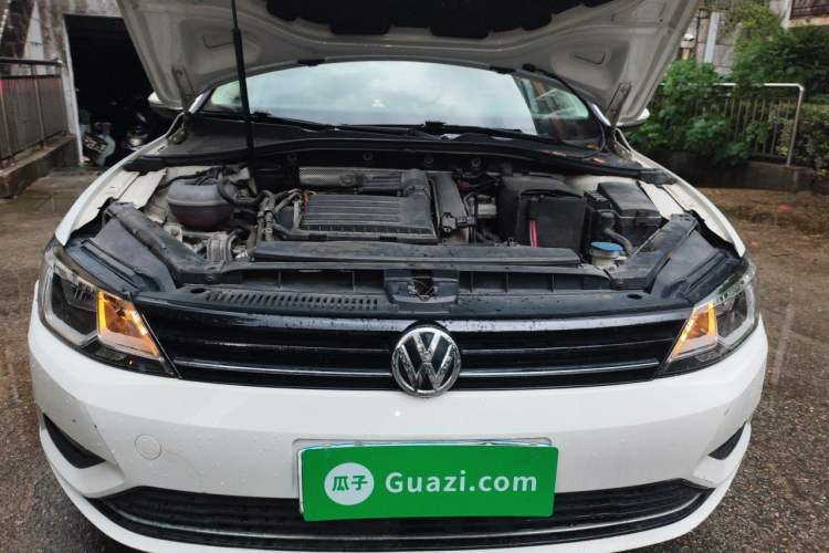 Used Volkswagen Lamando 2017 280TSI DSG Comfort Edition Engine Bay
