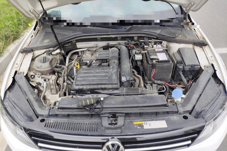 Used Volkswagen Lamando 2017 280TSI DSG Comfort Edition Engine Bay