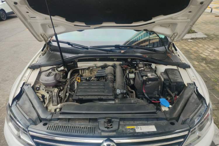 Used Volkswagen Lamando 2017 230TSI Manual Trend Edition Engine Bay