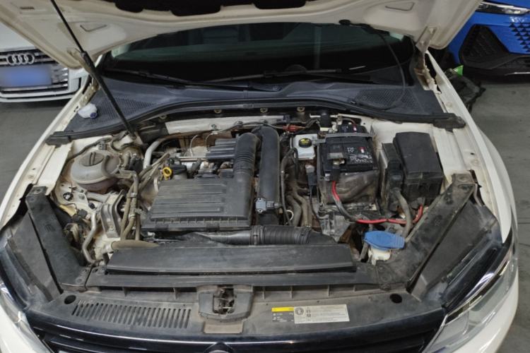 Used Volkswagen Lamando 2017 280TSI DSG Comfort Edition Engine Bay