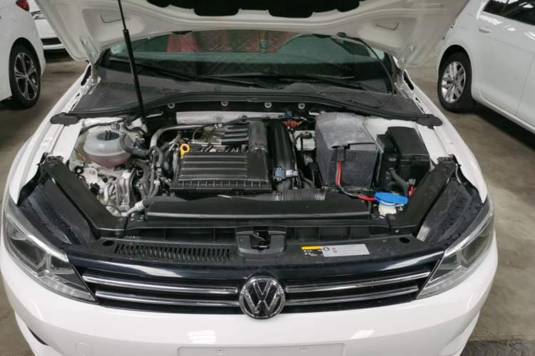 Used Volkswagen Lamando 2017 230TSI DSG Fashion Edition Engine Bay