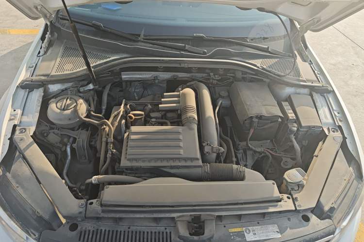 Used Volkswagen Lamando 2017 230TSI DSG Fashion Edition Engine Bay