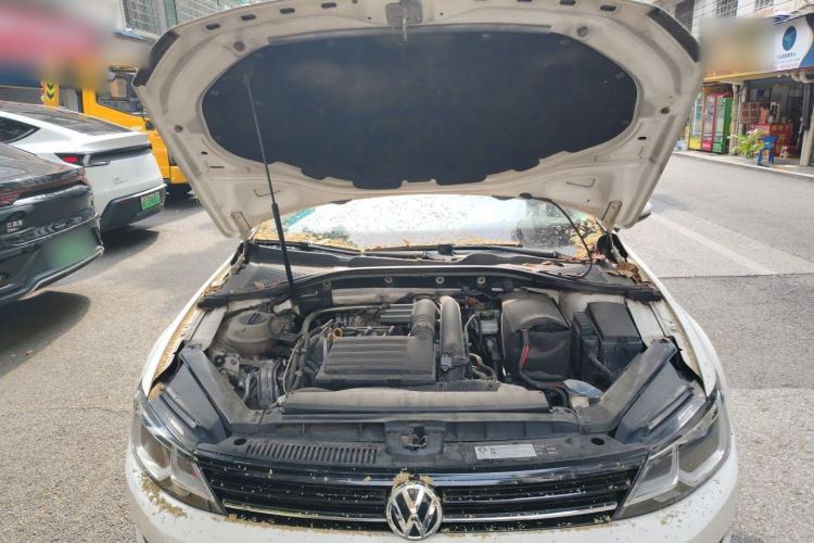 Used Volkswagen Lamando 2017 230TSI DSG Fashion Edition Engine Bay