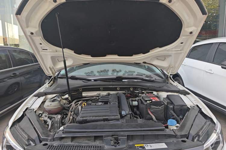 Used Volkswagen Lamando 2017 230TSI DSG Fashion Edition Engine Bay