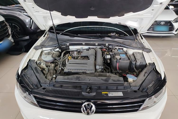 Used Volkswagen Lamando 2017 230TSI Manual Trend Edition Engine Bay