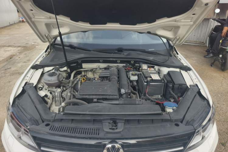Used Volkswagen Lamando 2017 230TSI DSG Fashion Edition Engine Bay