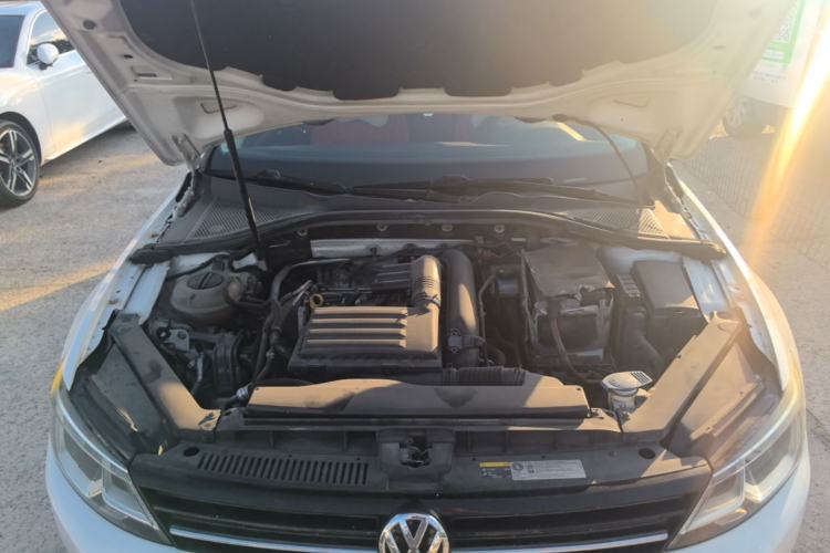 Used Volkswagen Lamando 2017 230TSI DSG Fashion Edition Engine Bay