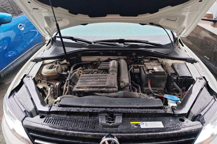 Used Volkswagen Lamando 2017 230TSI DSG Fashion Edition Engine Bay